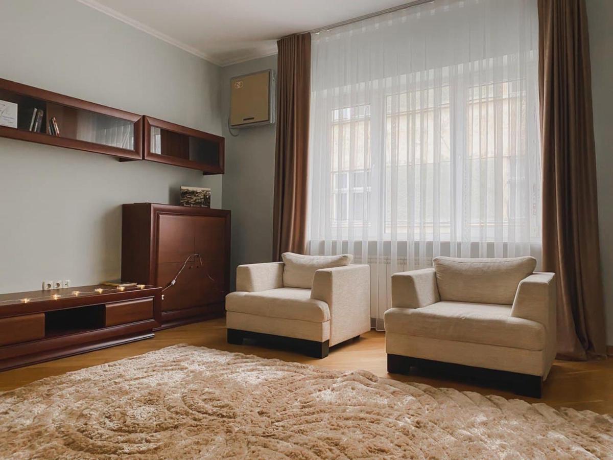 Family Apartment Near The University Чернивци Екстериор снимка