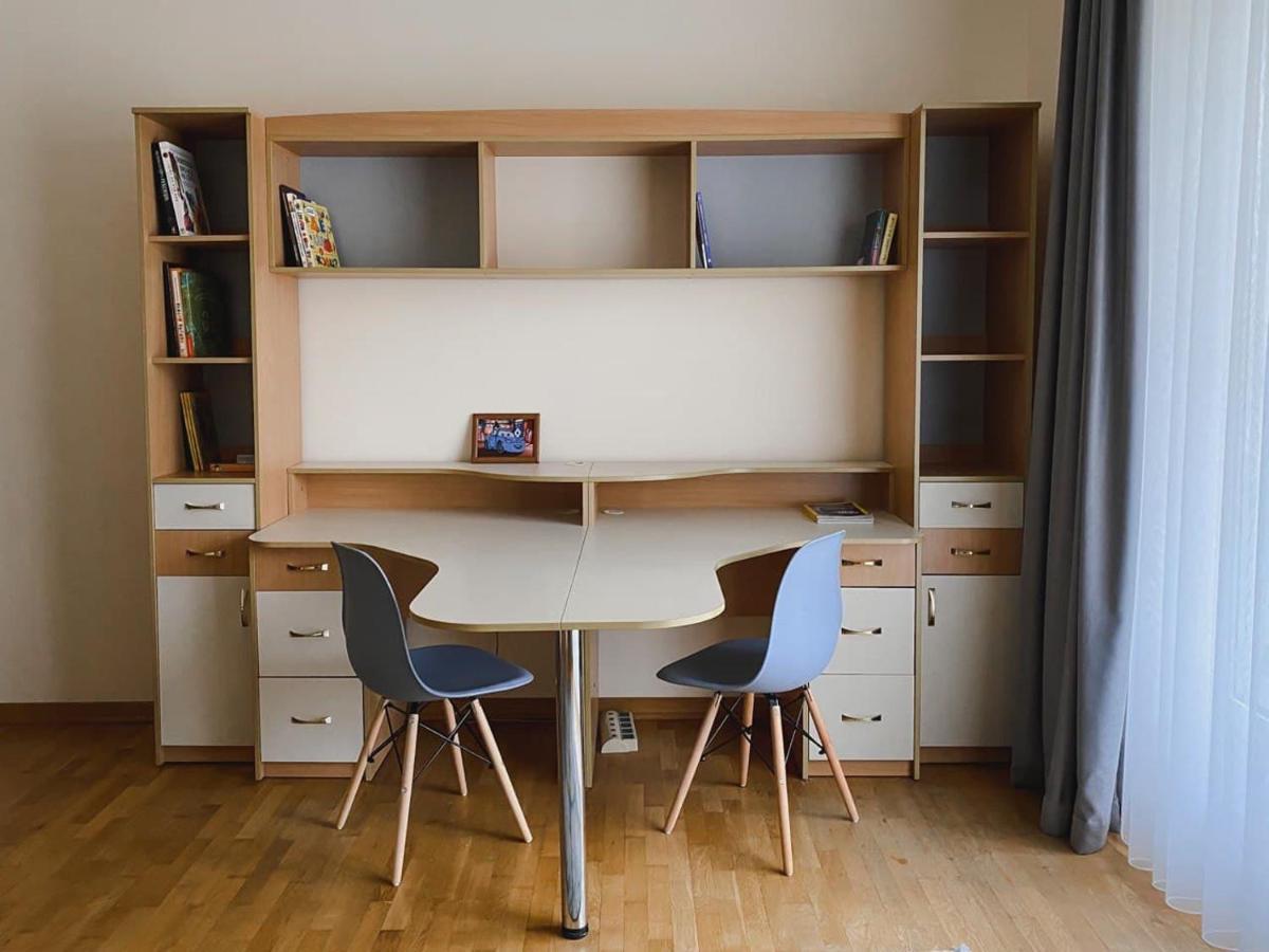 Family Apartment Near The University Чернивци Екстериор снимка