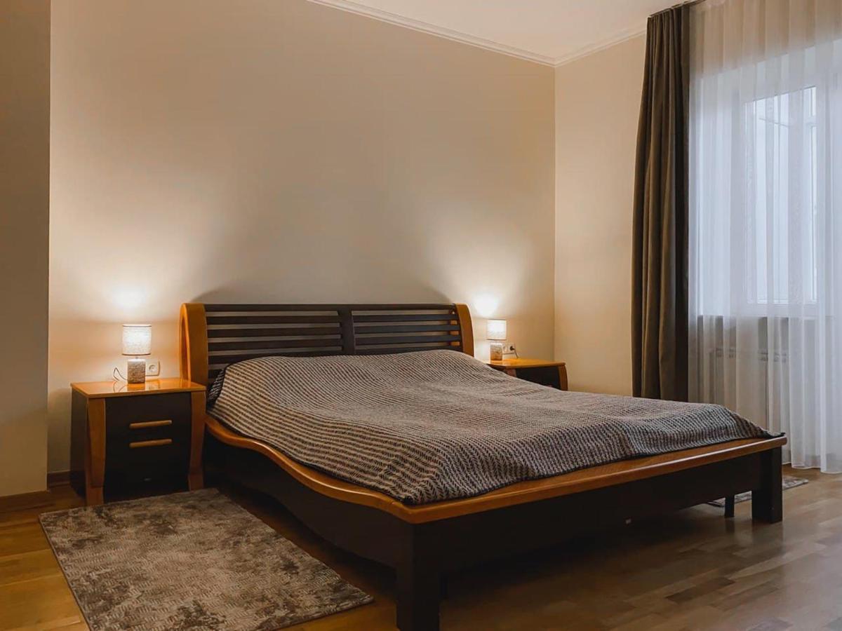 Family Apartment Near The University Чернивци Екстериор снимка