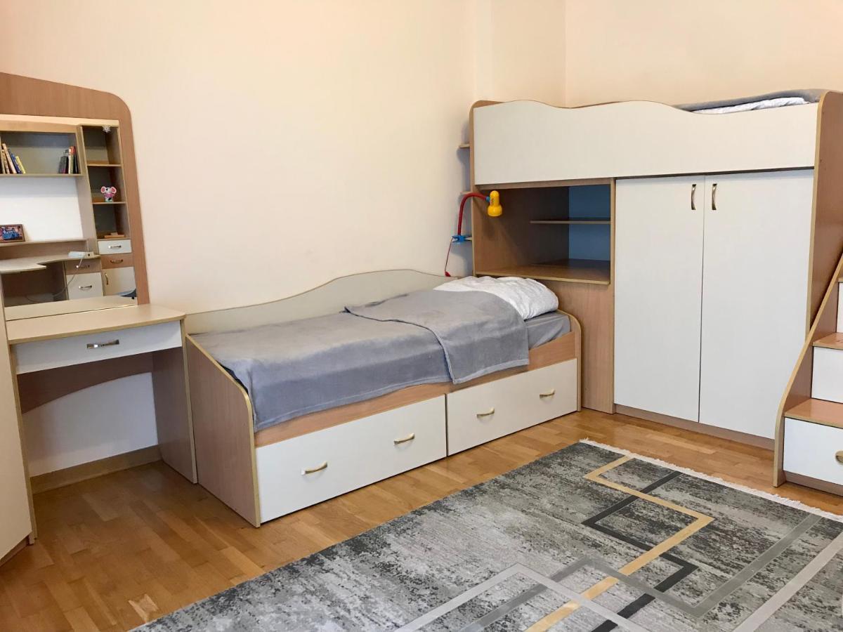 Family Apartment Near The University Чернивци Екстериор снимка