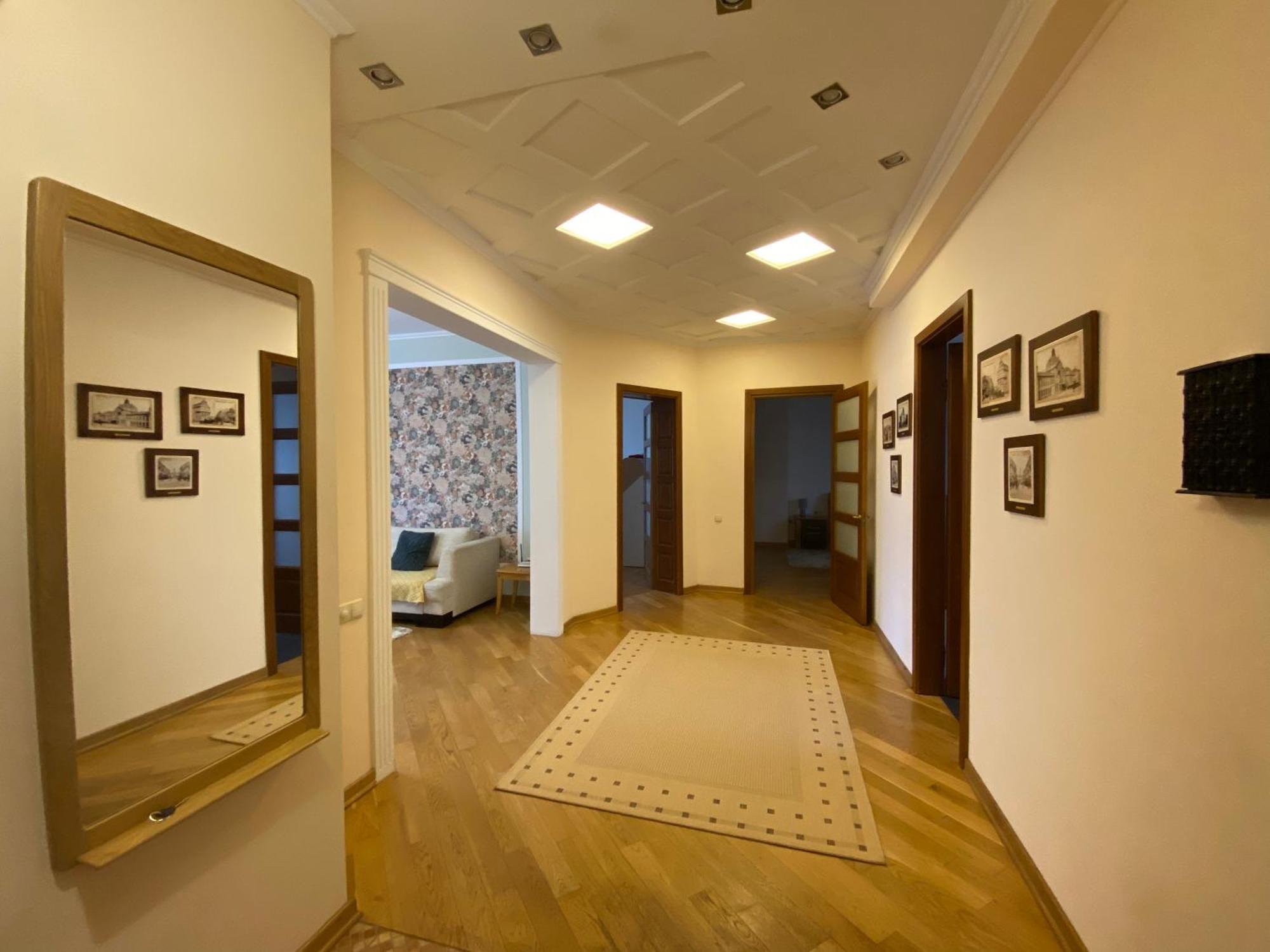 Family Apartment Near The University Чернивци Екстериор снимка