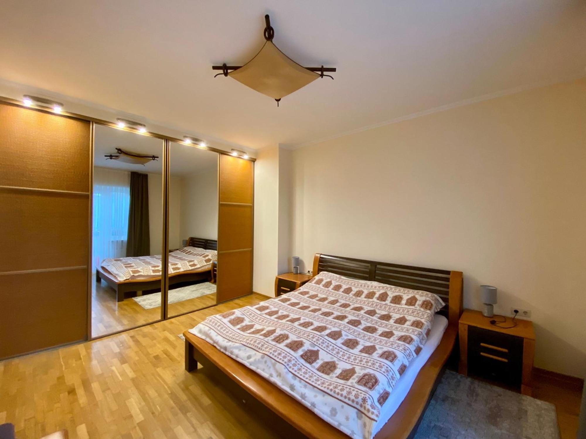 Family Apartment Near The University Чернивци Екстериор снимка