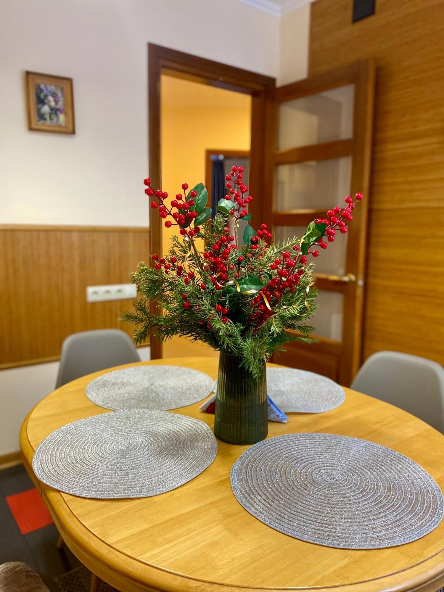 Family Apartment Near The University Чернивци Екстериор снимка